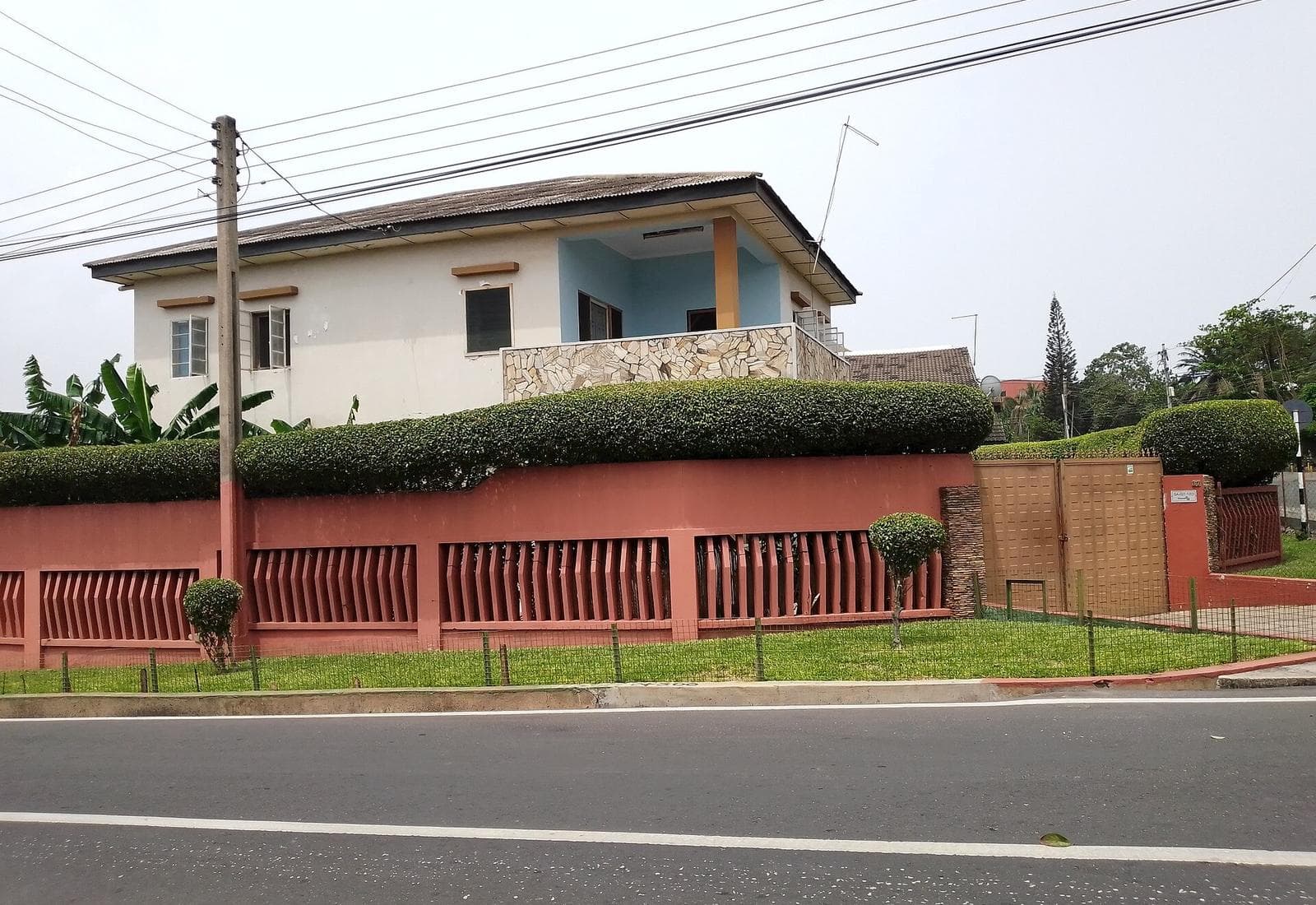 Side return and driveway